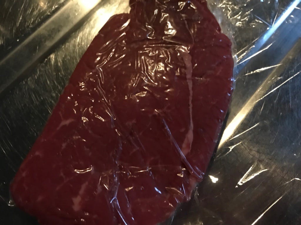 冷凍したステーキを冷凍したまま焼いたよー