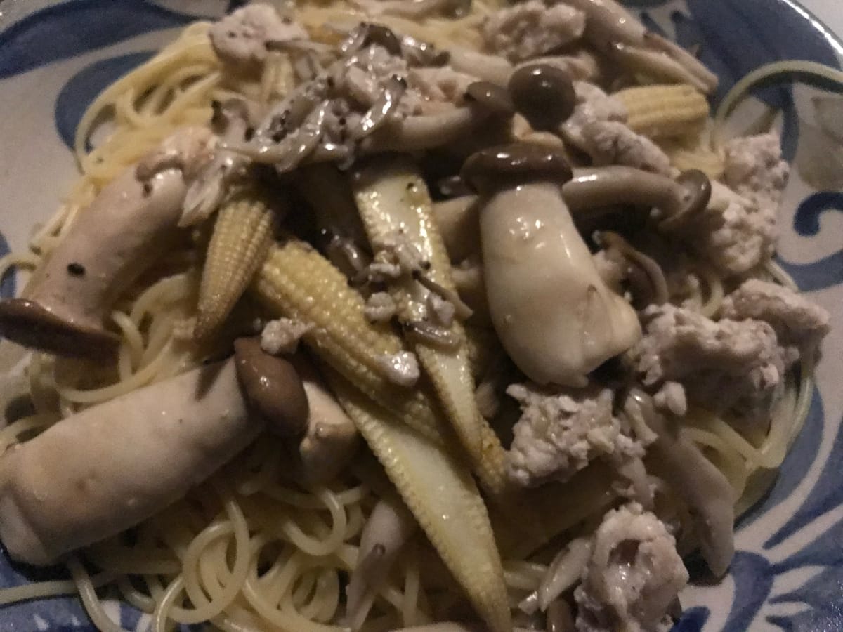 鶏ひき肉とキノコのパスタ