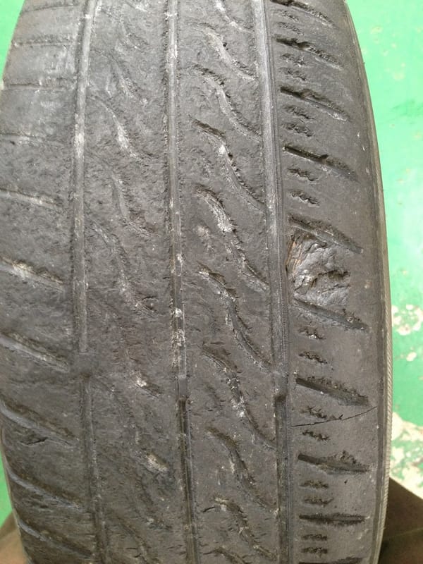 タイヤ交換　5部山くらいの中古へ　185/60-14+ワタナベ